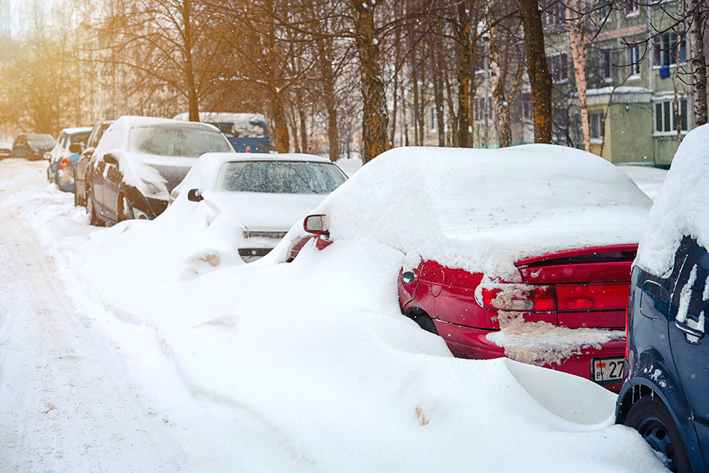 В Смоленске продолжают устранять стихийные парковки